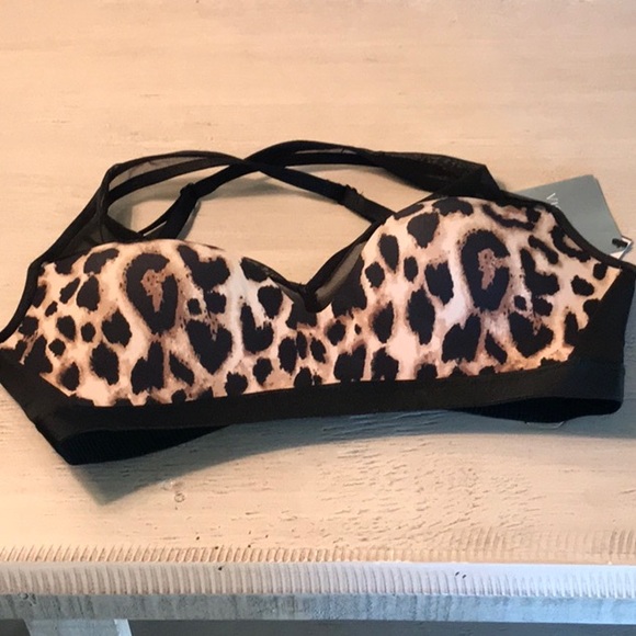 Victoria's Secret Other - Victoria’s Secret Size 32D Incredible Sports Bra
